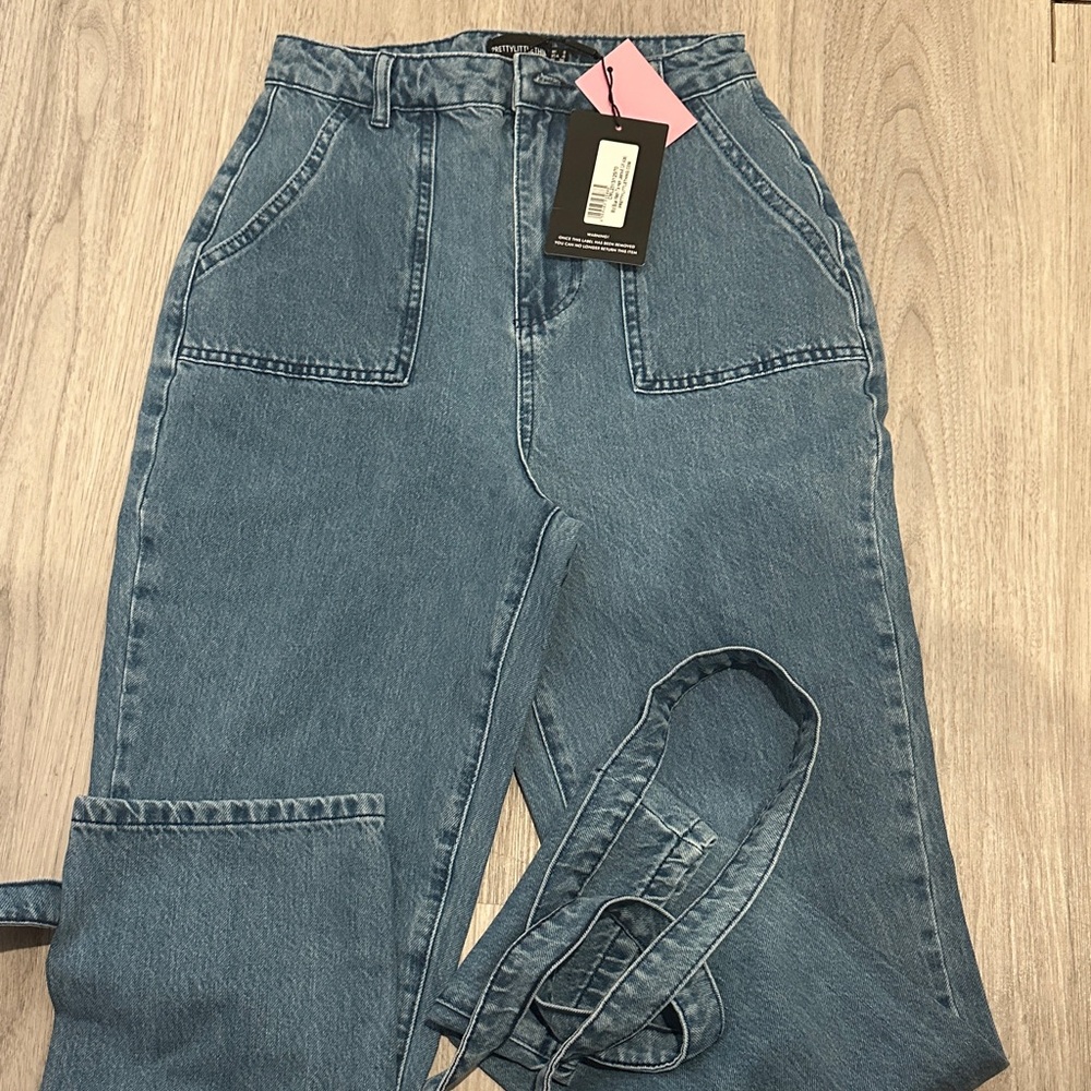 PrettyLittleThing High-Rise Utility Jeans in Denim Blue